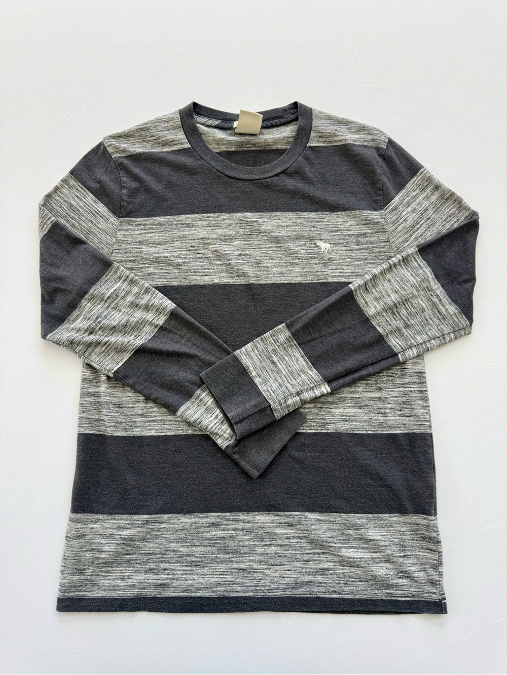 Abercrombie & Fitch Men's Long-Sleeve Stripe Crewneck - Charcoal & Heather Gray